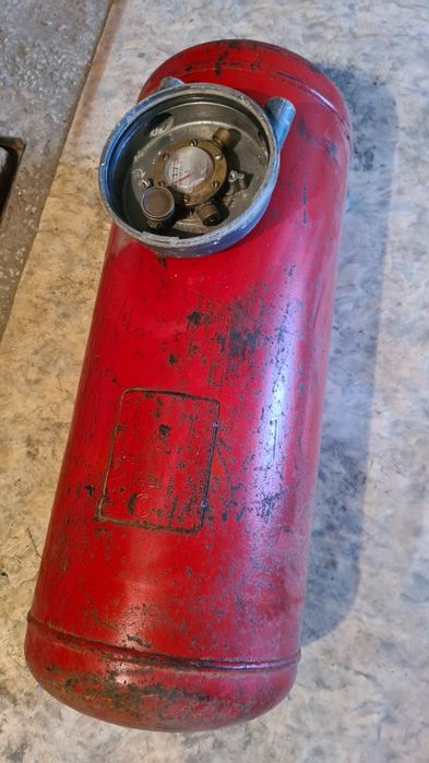 Продам газовый баллон автомобильный б/у на 50 литров.