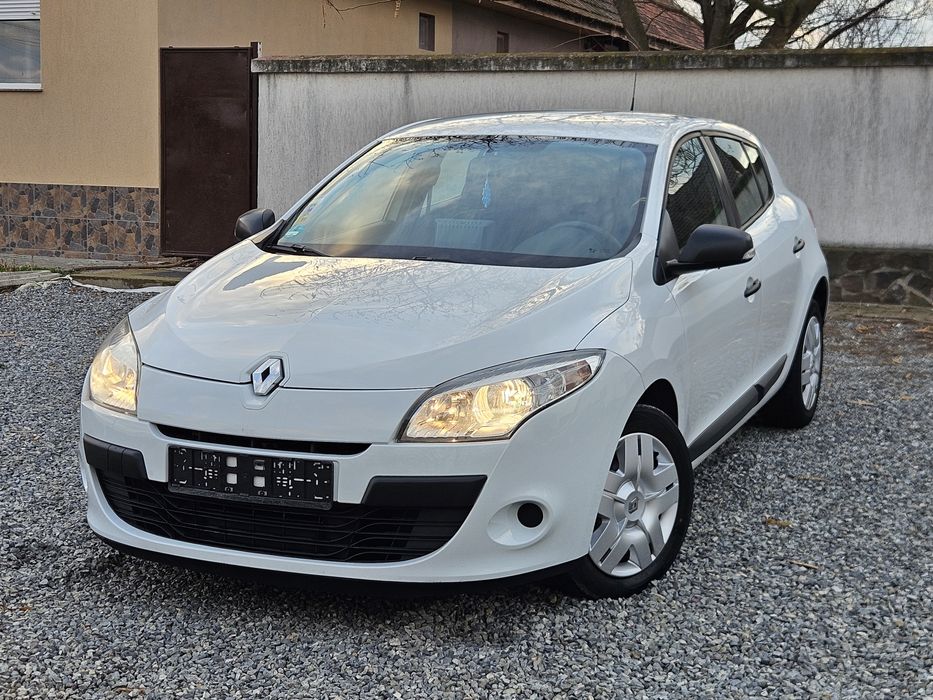 Renault Megane 3 -Anul 2011- 1.6(Benzină), 100 Cai, Euro 5