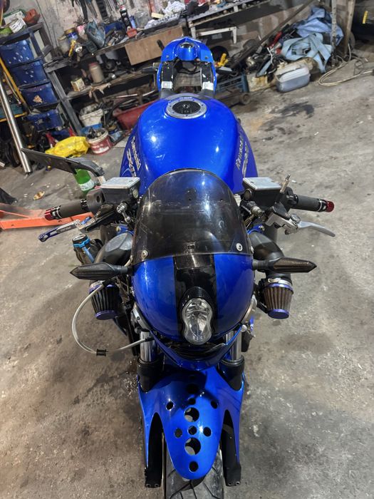 Kawasaki zx1100 мотора е със изцяло променена визизя