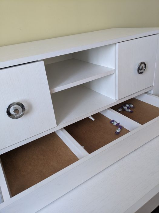 Секретер белый, новый.