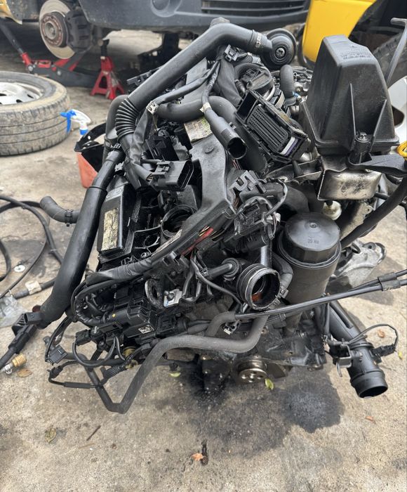 651. Мерцедес  двигател на части