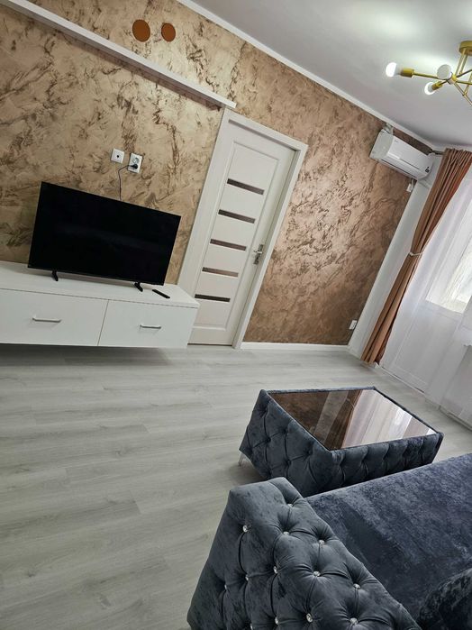 Proprietar, inchiriez apartament 2 camere, Micro 17, Parter.