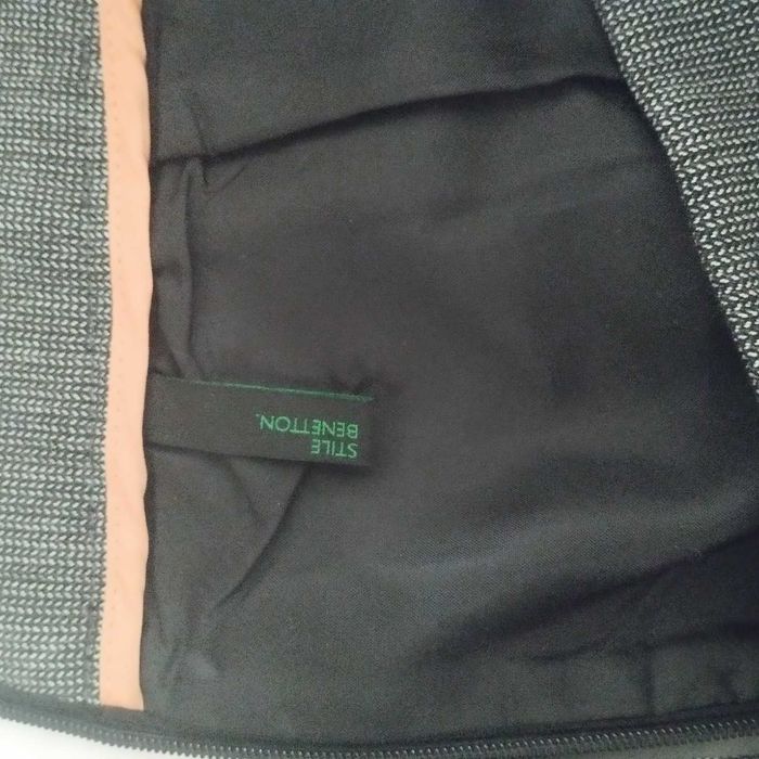 Стилна права пола Бенетон