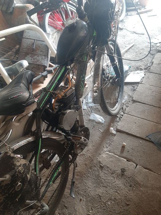 Продам мотовелосипед. В хорошем состоянии,  имеется два багажника.