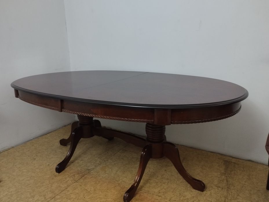 Продам стол Гостивой