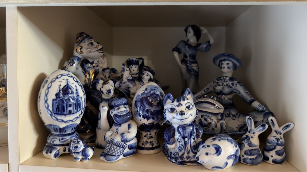 Продам сувениры и посуду Гжель