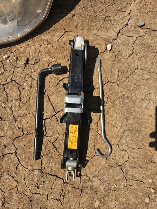 Крик с ключ за Nissan Qashkai