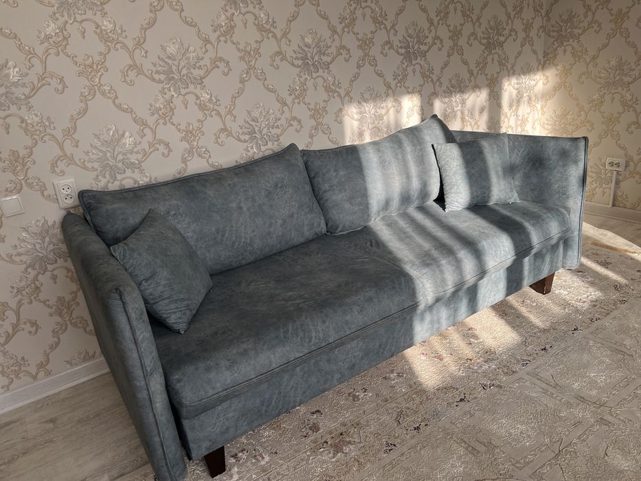 Продается диван для гостиной