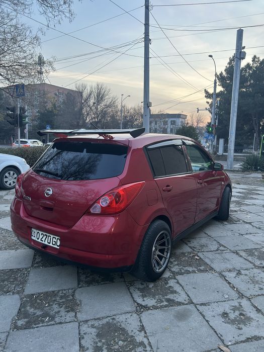 Nissan Tiida sotiladi srochna