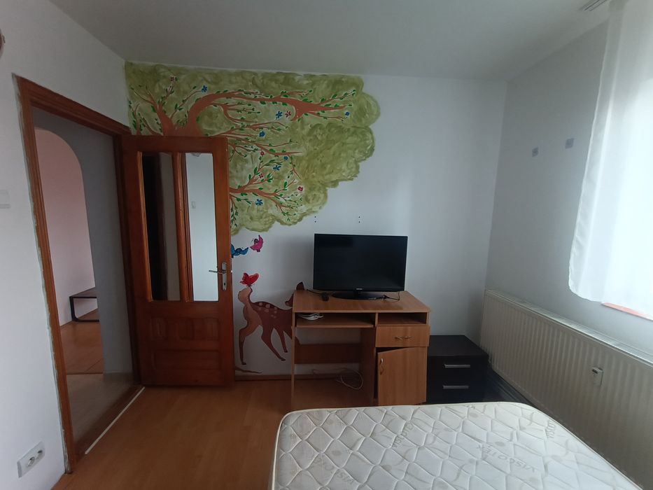 apartament 2 camere semidecomandat loc de parcare stare buna