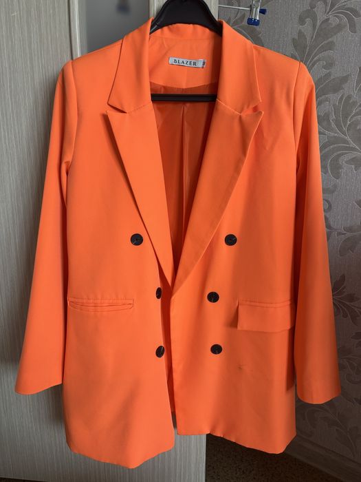 Продам пиджак неоновый