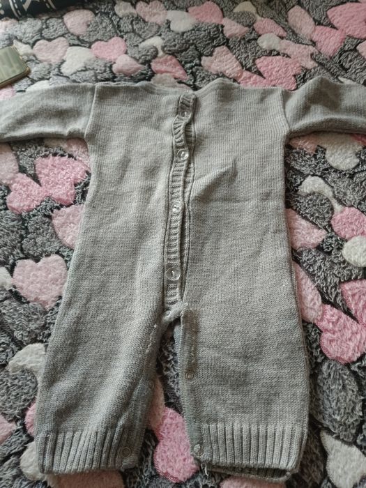 Продам вещи для девочки комбинезончик до года