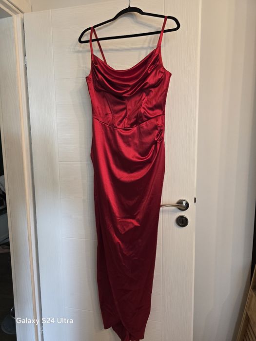 Червена дълга рокля Wall G