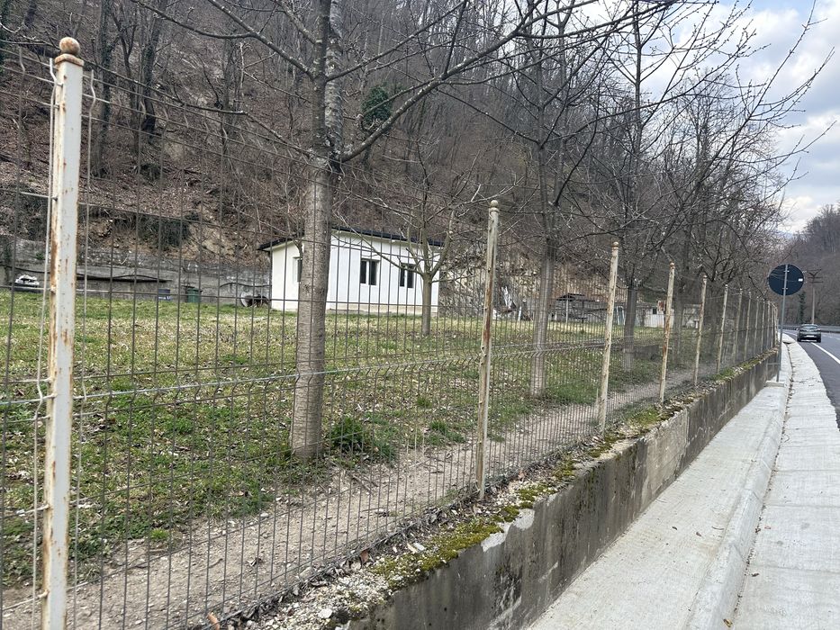 Vand teren intravilan in Baile Herculane pozitie deosebita 2500 mp !