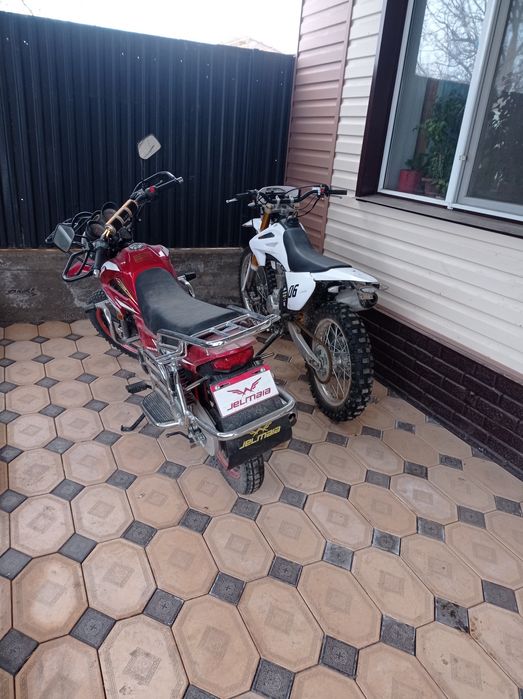 Мотоциклы  06 и желмая с8