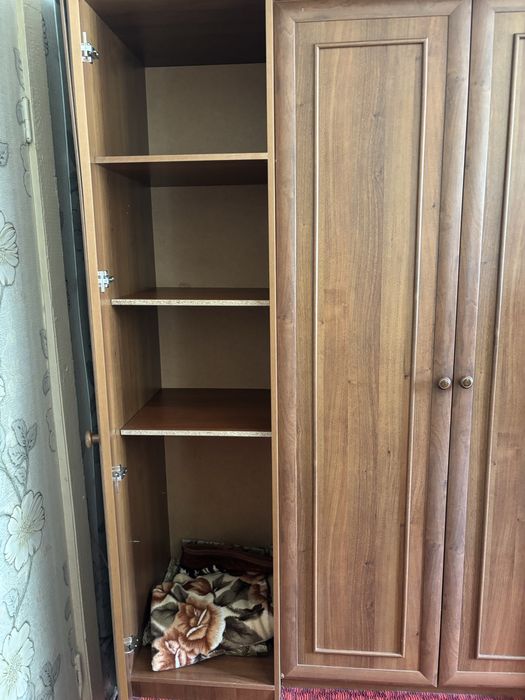 Шкаф для одежды .