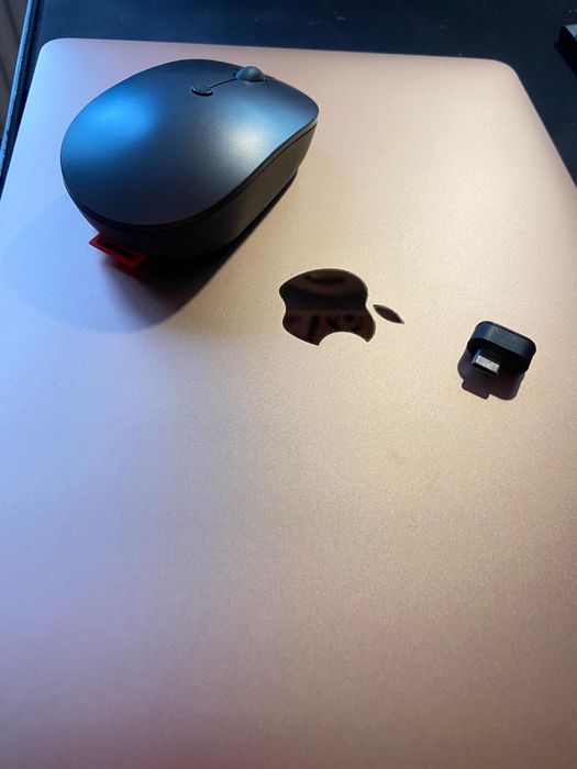 Macbook Air M1 13”, in GARANTIE Flanco+cutie+facturi+mouse Lenovo