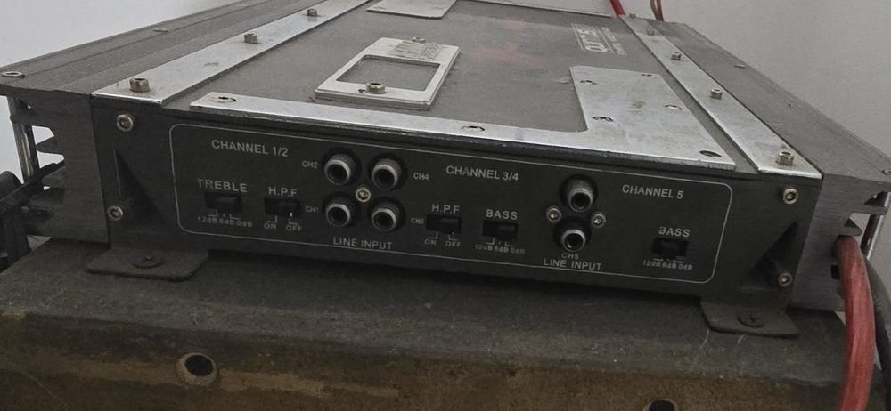 Subwoofer si statie pentru auto