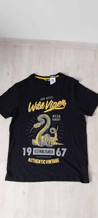 Продава се мъжка тениска размер XL