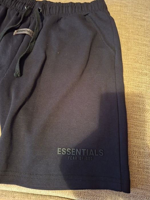 Pantaloni scurti essentials,marimea S,noi cu eticheta,100 lei