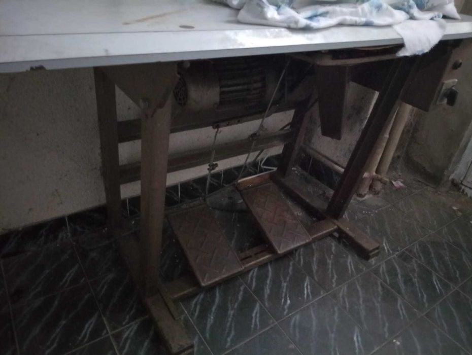 Masina de surfilat cu 3 ate