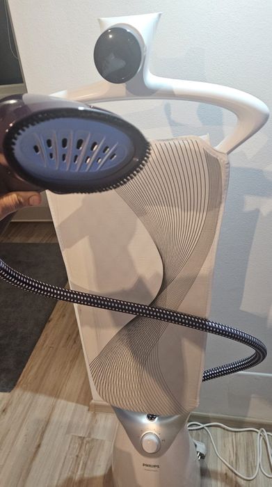 Aparat de calcat vertical cu abur Philips ComfortTouch GC557/30