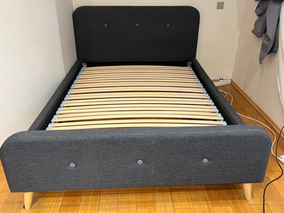 Pat KONGSBERG 140x200 gri cu Somiera și Saltea cu pachete de arcuri