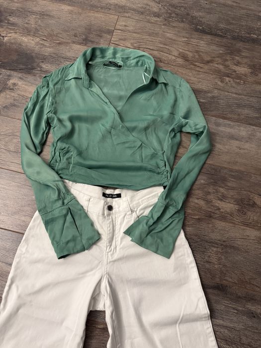 Pantaloni drepți + cămașă cropped