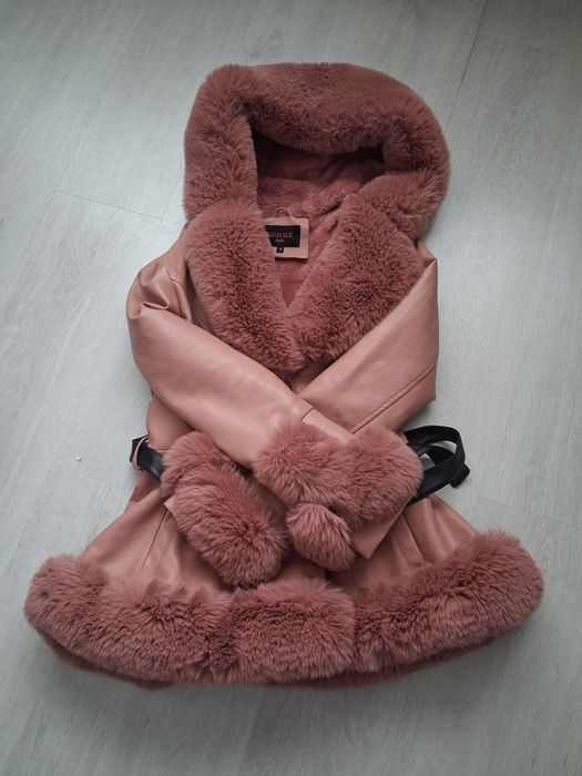 Vand Haina Piele cu Blana foarte fina marime S Dama