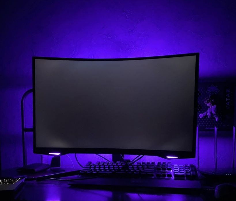 Монитор Samsung Odyssey G7 27” 240 Гц