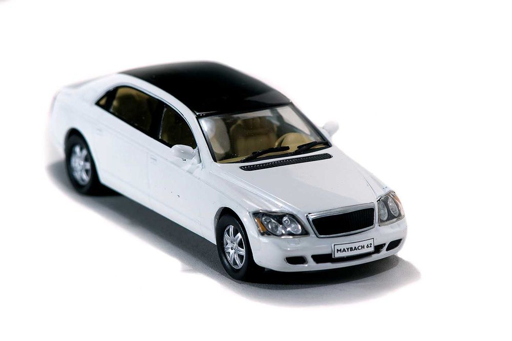 Продам 5 игрушечных машинок, иномарок, б.у. состояние разное