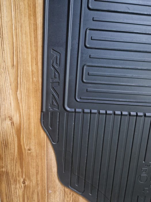 Полики на рав4 2016