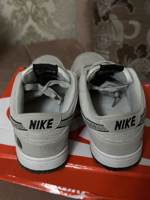 Продам кроссовки Nike the north face