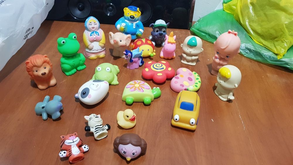Продам детские игрушки для мальчико и девочек