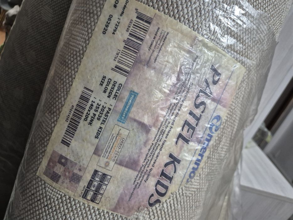 Vând covor impecabil