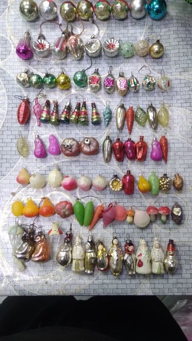 Продам мини елку и мини елочные игрушки ссср