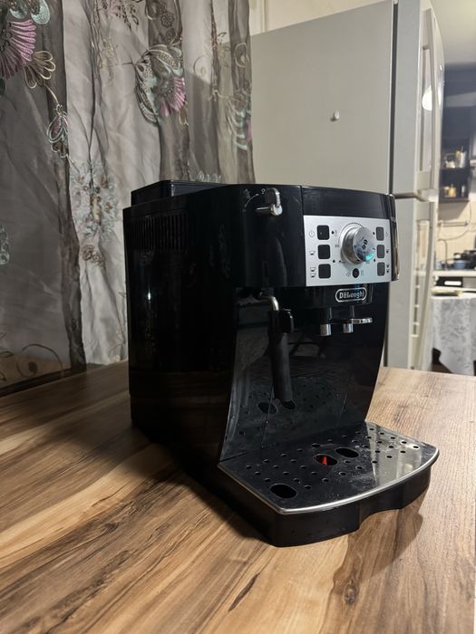 Кофемашина Delonghi MagnificaS
