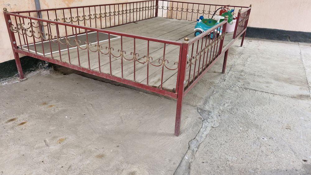 Тапчан крытый для дома