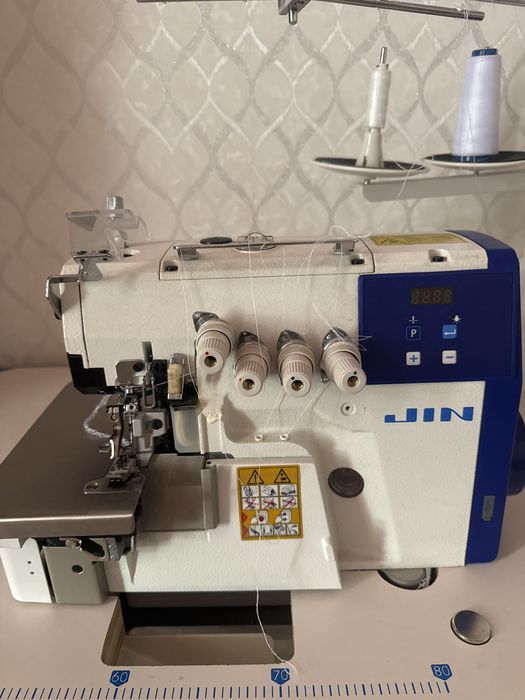 Швейная машина, оверлок