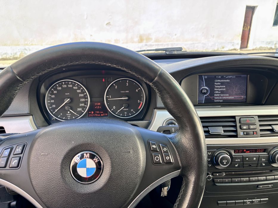 BMW 3 Series 2011 — imagine 5