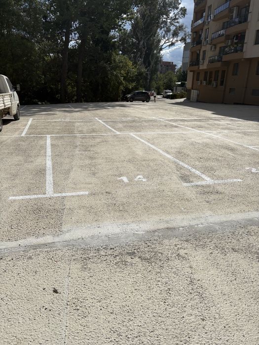 Отдавам под наем външно паркомясто под наем на ул.”Падвис”20