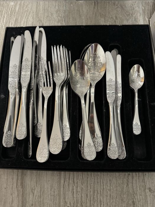 Прибори за хранене комплект вилици и ножове