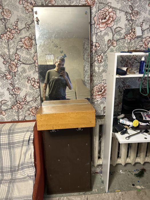 Прихожая отдам даром.