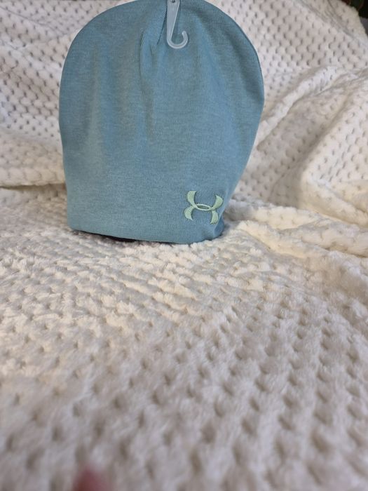 Fes baieti diverse culori