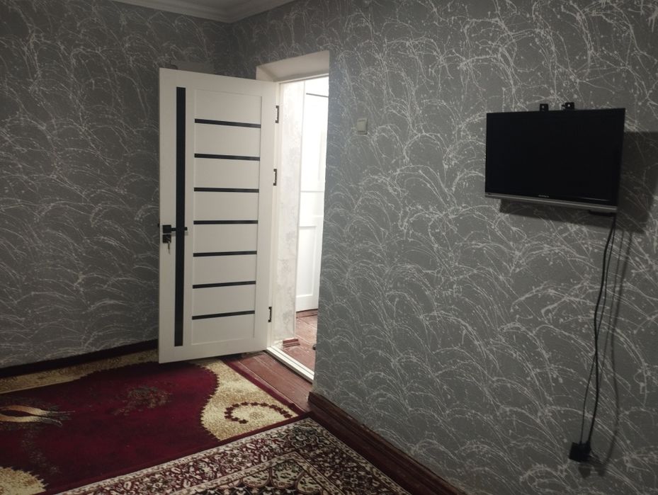 1 хонали кв 1 этаж Ахонгорон Шахар ижарага берилади