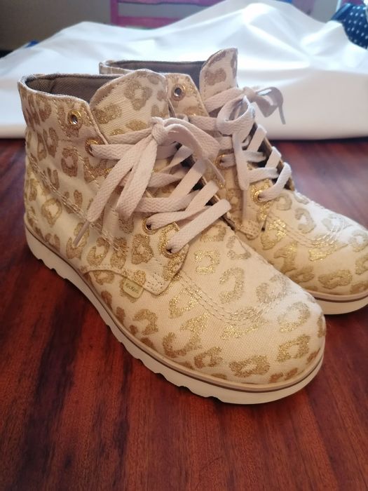 Дамски боти от плат KicKers