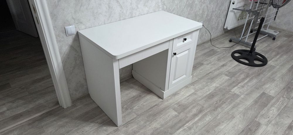 Продам стол б/у.