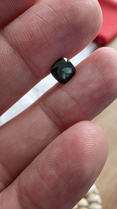 Piatra safir naturala Madagascar