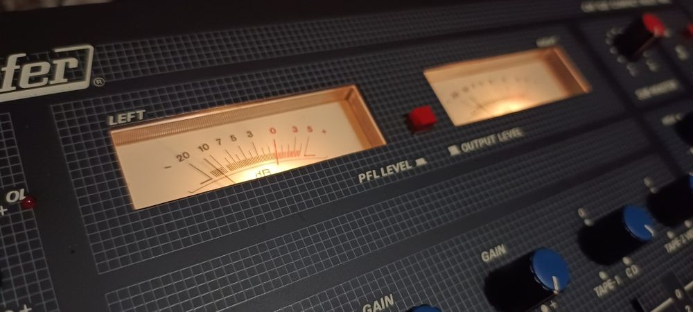 Muzică la mixer cu vu-metre