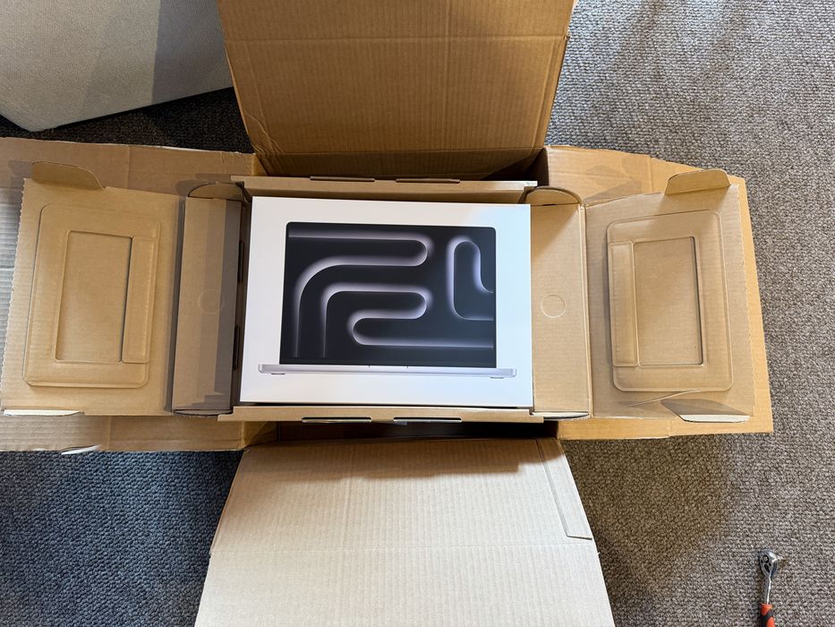 MacBook Pro 16” M4 Max 16C/40C 64GB 4TB Nano-Texture, garantie